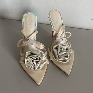 LilianElegant Cream Strap Heels with Floral Detail